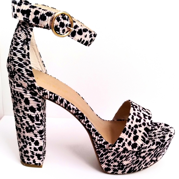 BAMBOO Shoes - Day Ema Blocked Heel